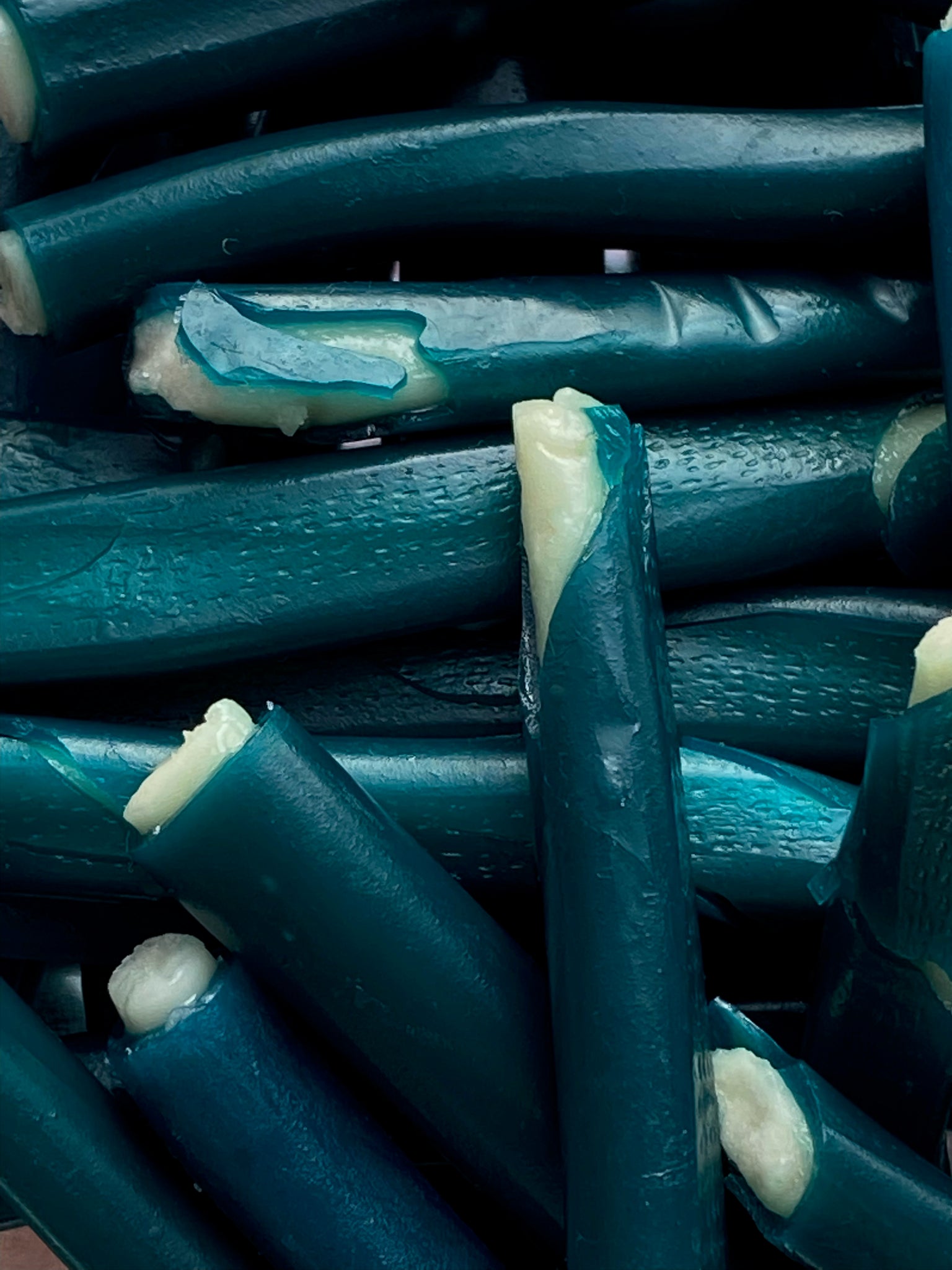 Black currant cables